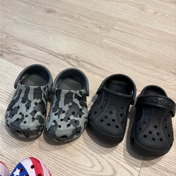 4 pairs of toddler crocs size 7 - Picture 4 of 4